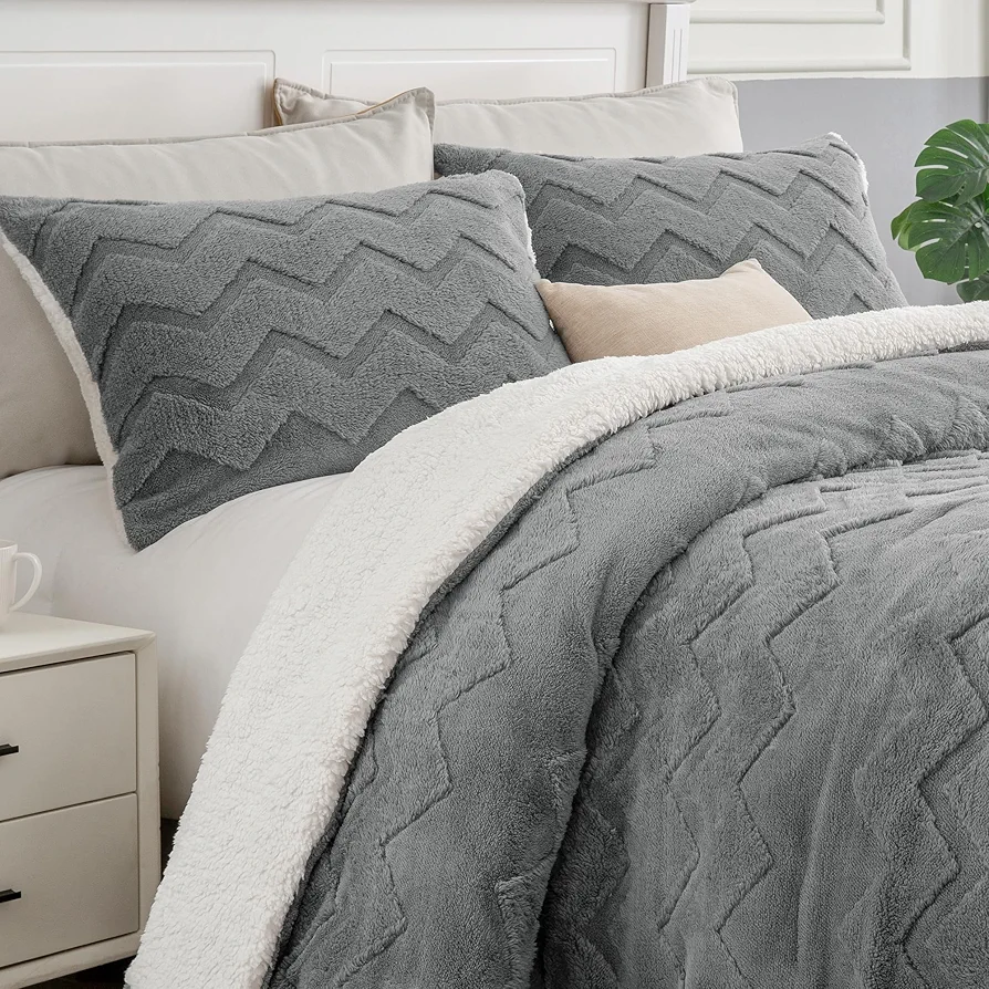 BEDELITE Fluffy Queen Comforter Set - Super Soft Sherpa Grey Comforter for Queen Size Bed, Luxury Warm Bedding Set for Winter, Fuzzy Bed Set 3 Pieces (1 Comforter, 2 Pillowcases)