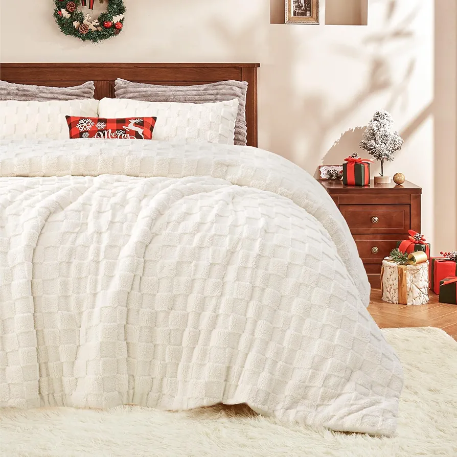 BEDELITE Fluffy Comforter Set King- Super Soft Warm Sherpa Comforter Cream White, Jacquard Checkered Fleece Bedding, 3 Pieces Fuzzy Bed Set for Winter(1 Comforter, 2 Pillowcases)