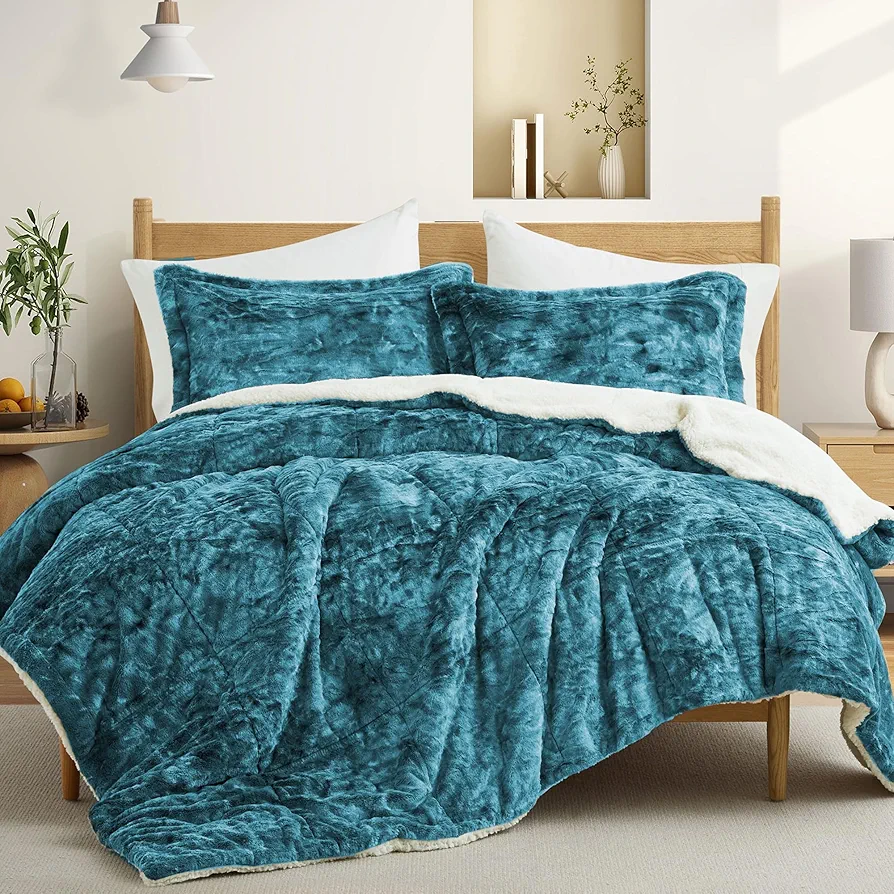 UNIKOME Queen Comforter Set - 3 Pieces Ultra-Soft Fleece Sherpa Comforter Set, Warm Fluffy Plush Winter Bedding Set, Luxury Fuzzy Bed Set with Reversible Comforter & 2 Pillow Shams.