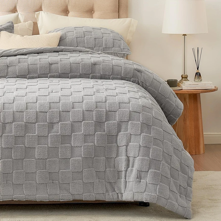 Cozy Bliss Fluffy Queen Size Comforter Set Grey, Farmhouse Jacquard Checkered Sherpa Bed Set, Ultra Soft Thick Bedding Set for Winter, 3 Pieces, 1 Fuzzy Comforter & 2 Pillow Shams